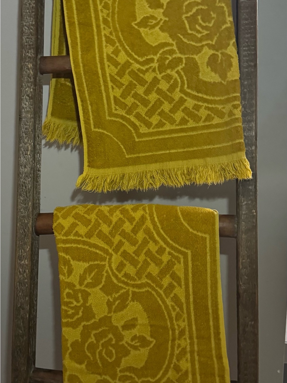 VTG MCM Tastemaker Yellow Floral Fringed Set of 2 Bath Towels
